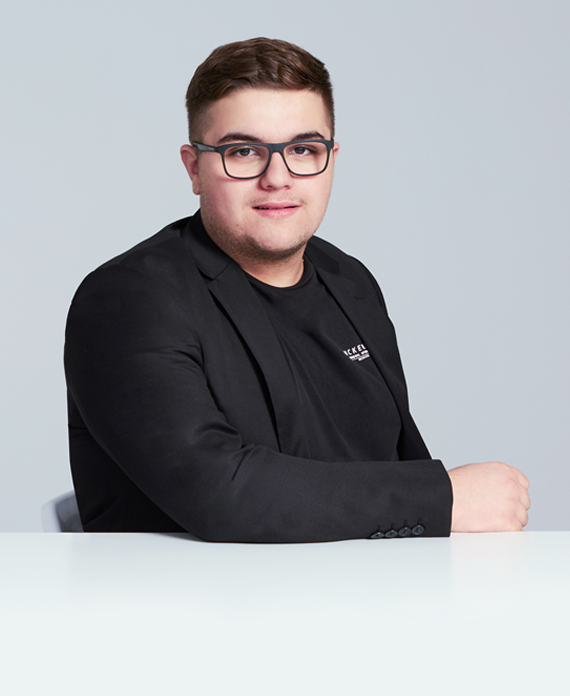 Foto von Mitarbeiterin B. Madarati